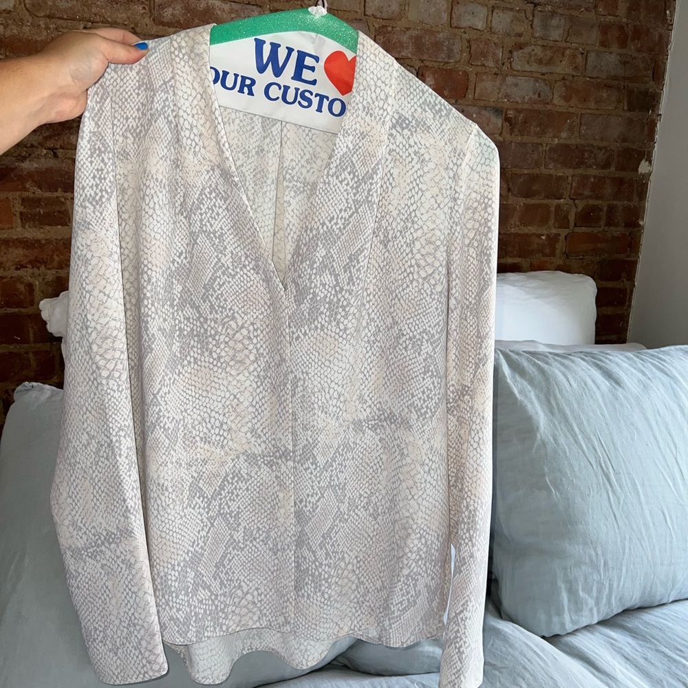 Aritzia Babaton blouse